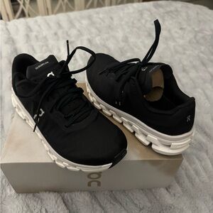 ON Women's Black Athletic Shoes